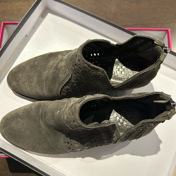 Vince Camuto women’s booties - Picture 6 of 6